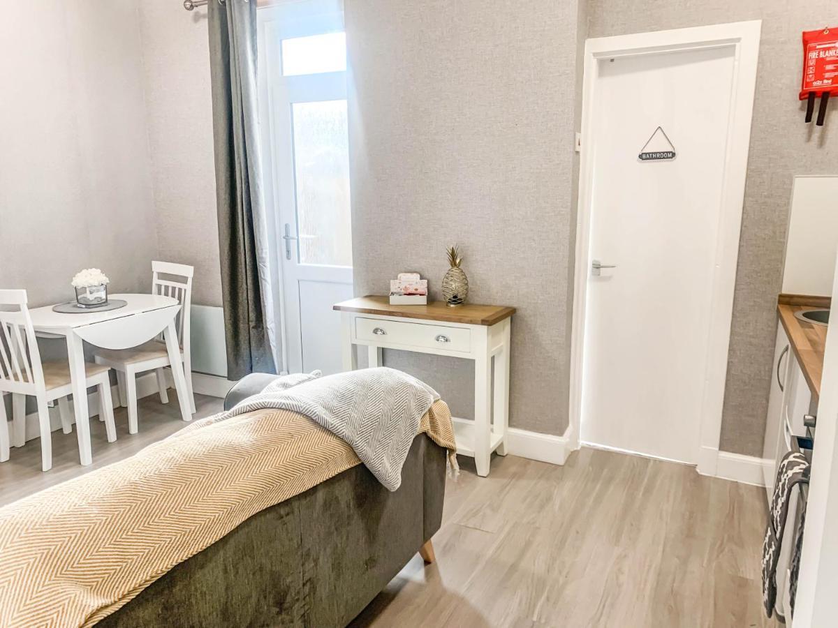 The Rosebery Retreat By The Castle 1-Bed Apartment Инвернесс Экстерьер фото