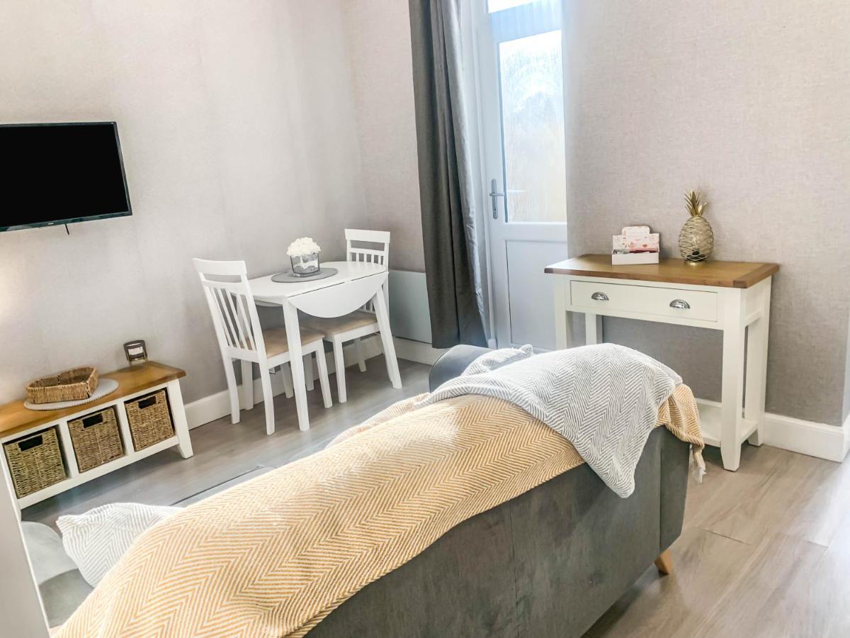 The Rosebery Retreat By The Castle 1-Bed Apartment Инвернесс Экстерьер фото